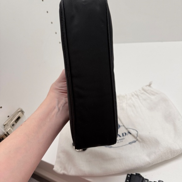 Authentic Prada Re-edition 2005 - Picture 4 of 7